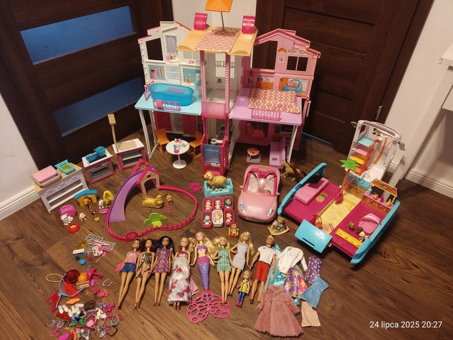 Zestaw Barbie, domek, kamper, samochód, lalki Barbie, piesek, dodatki