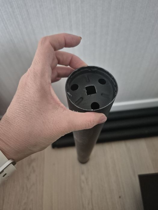 Biurko gamingowe białe, regulowane czarne nogi