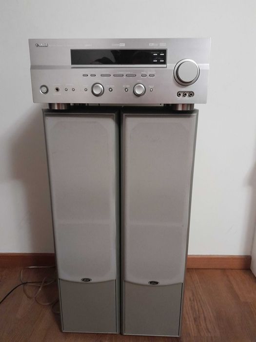 Tuner kina domowego Yamaha RX-V550 z 2 głośnikami
