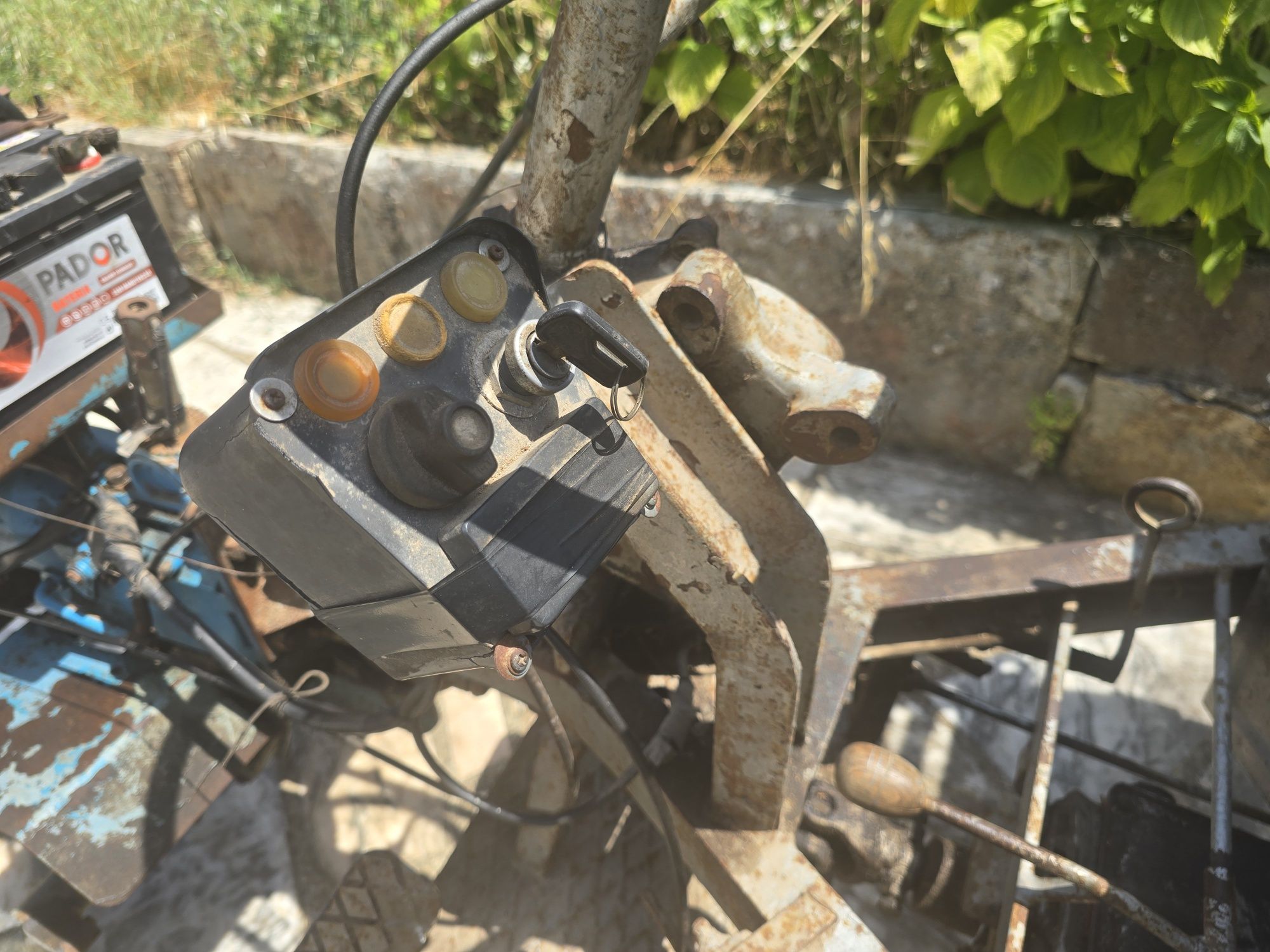 Trator Lombardi 14cv com arranque eletrico