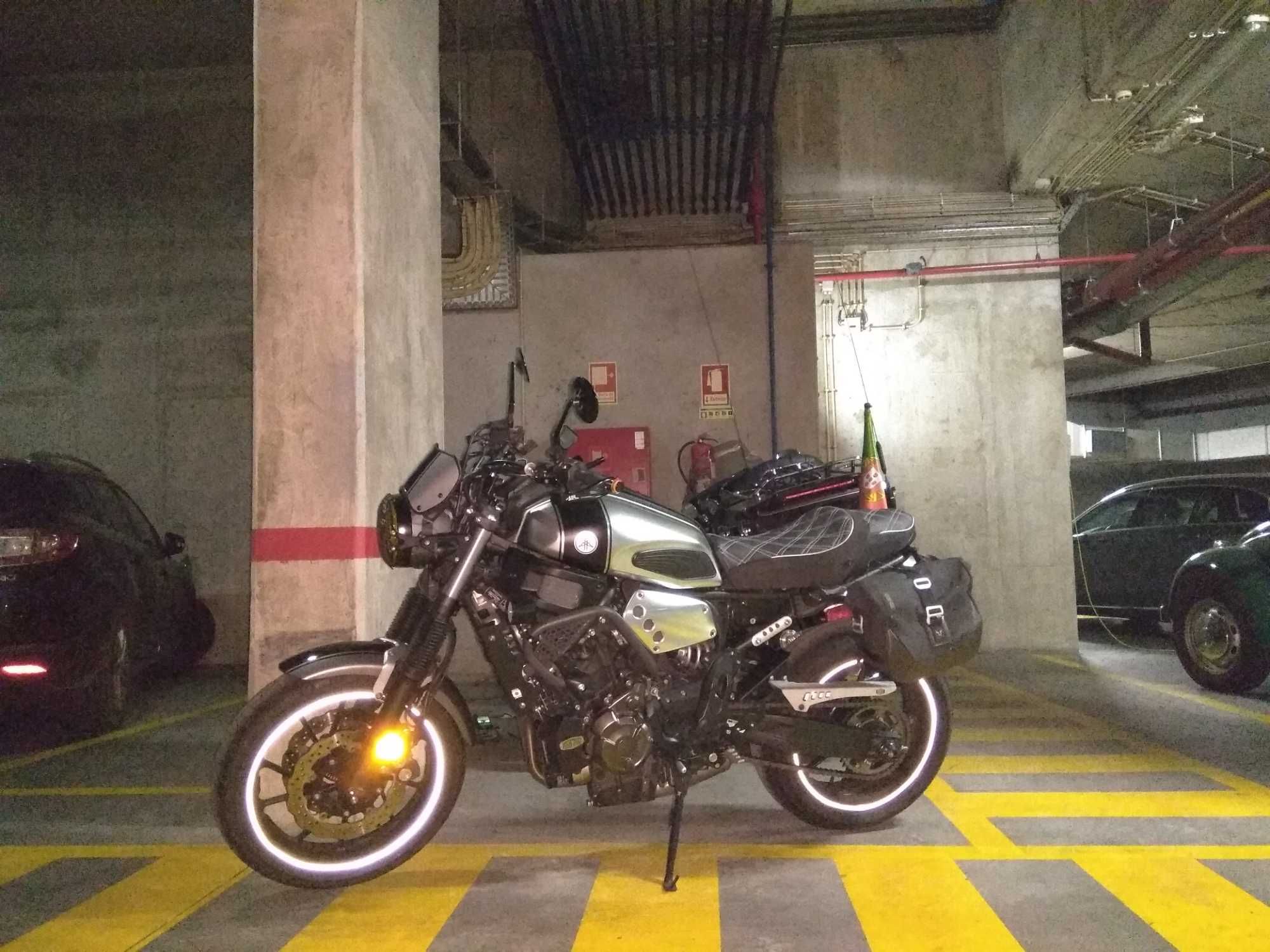 Yamaha XSR700 Custom, única! Como nova.