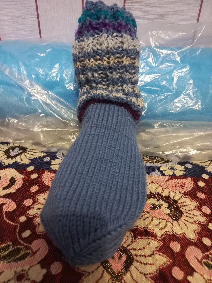 Вязаные носки теплые
