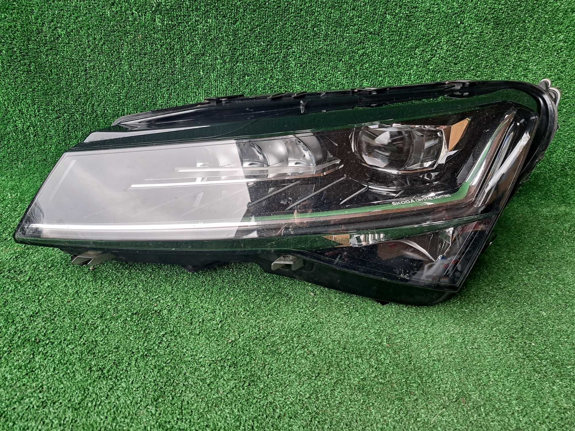 Lampa lewa przednia SKODA SUPERB III LIFT 3V1 FULL LED bardzo ładna