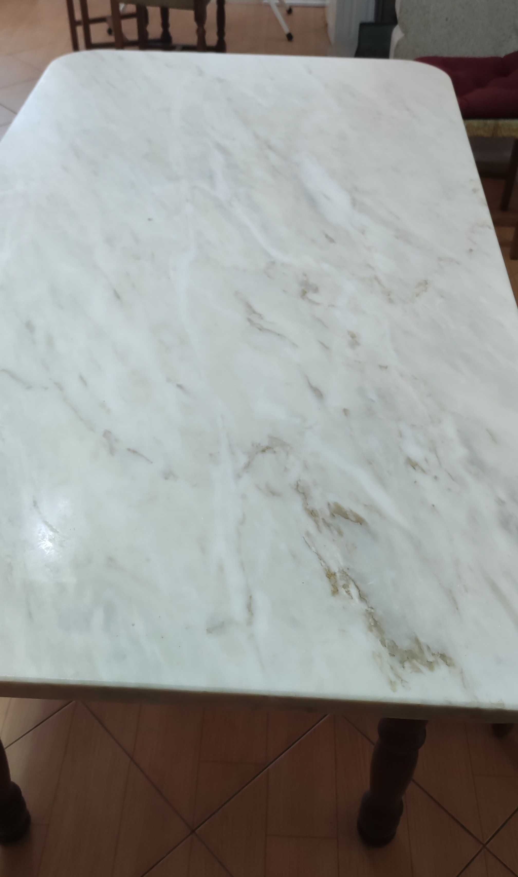 Mesa cozinha com tampo em pedra