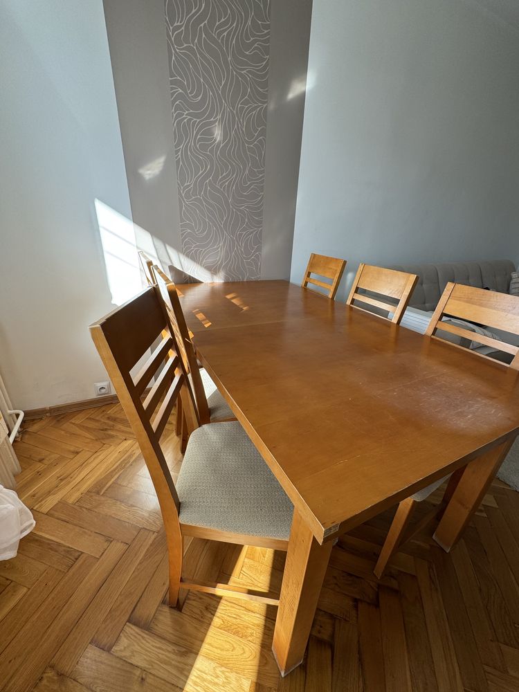 Rozkładany stół z 6 krzesłami