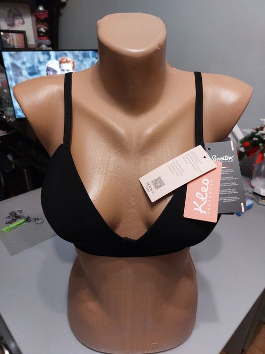 Комфортний безкаркасний бюстгальтер 220.03 M JENNY і трикутні форми