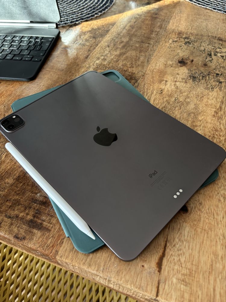 Ipad Pro 11” 128GB + Apple Pencil 2 + Magic Keyboard