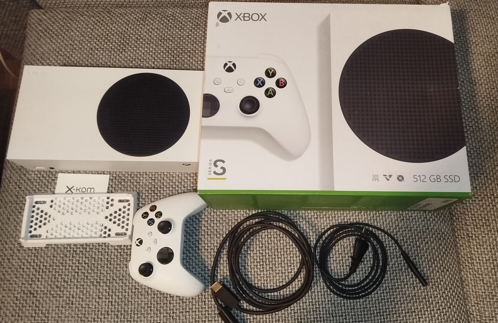 Xbox Series S 512 GB SSD – stan idealny + akcesoria