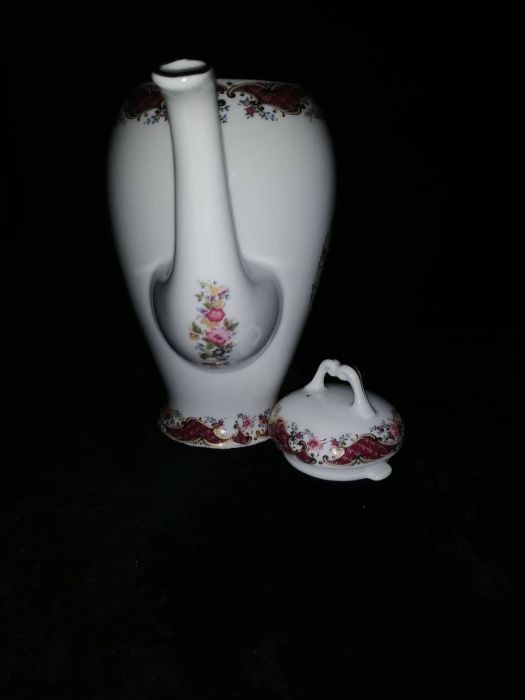 Bule de chá da marca M.A.B.A Porcelanas - como novo