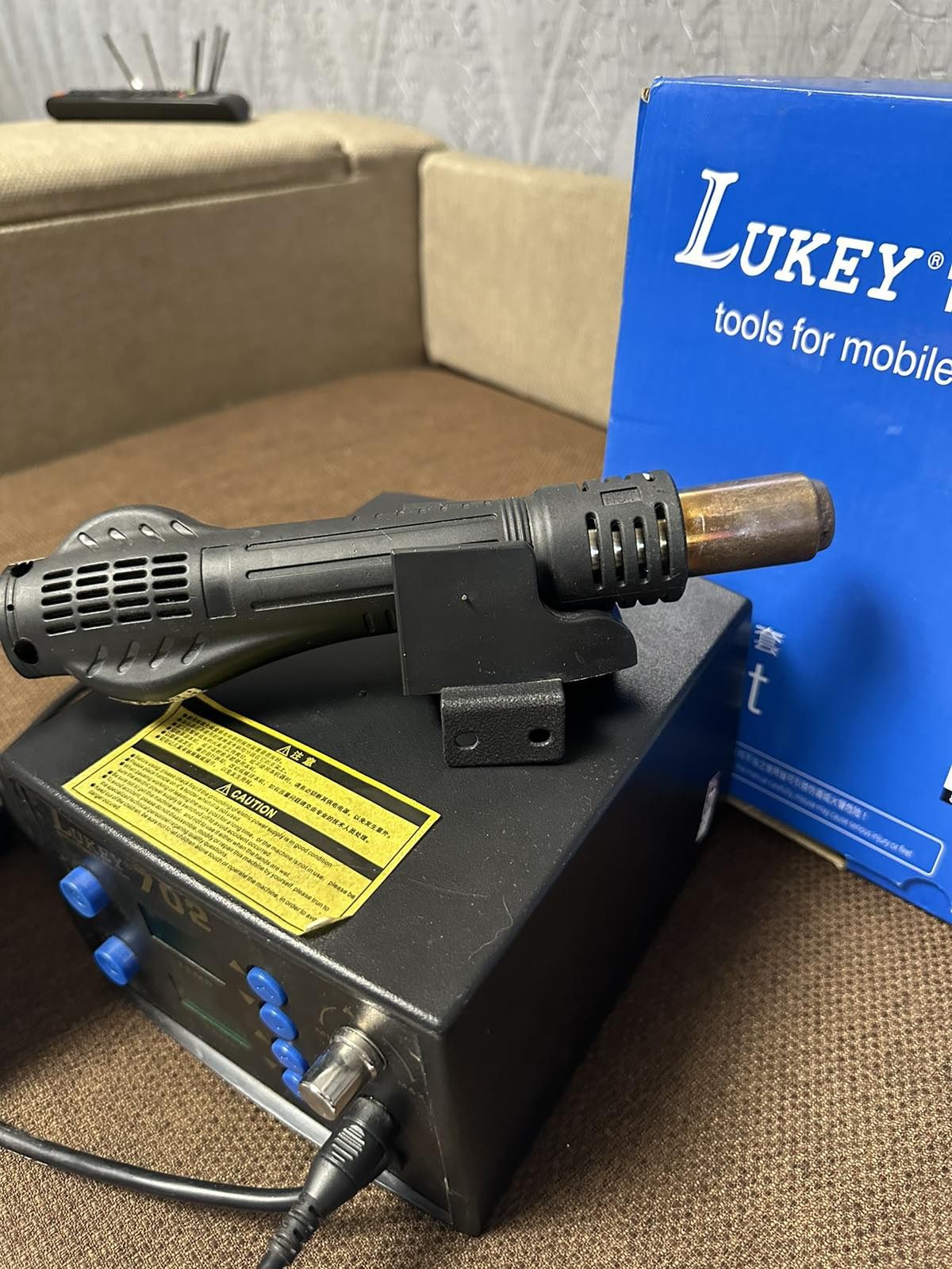 Термоповітряна паяльна станція Lukey 702 з паяльником