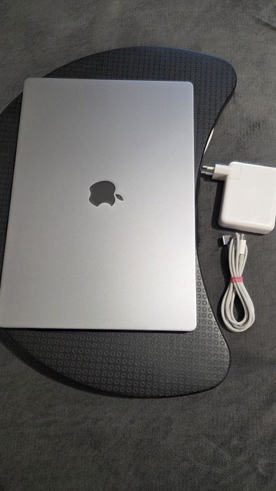 Apple MacBook Pro 16” – M2 Max 12/38 rdzeni – 32 GB RAM – 1 TB SSD