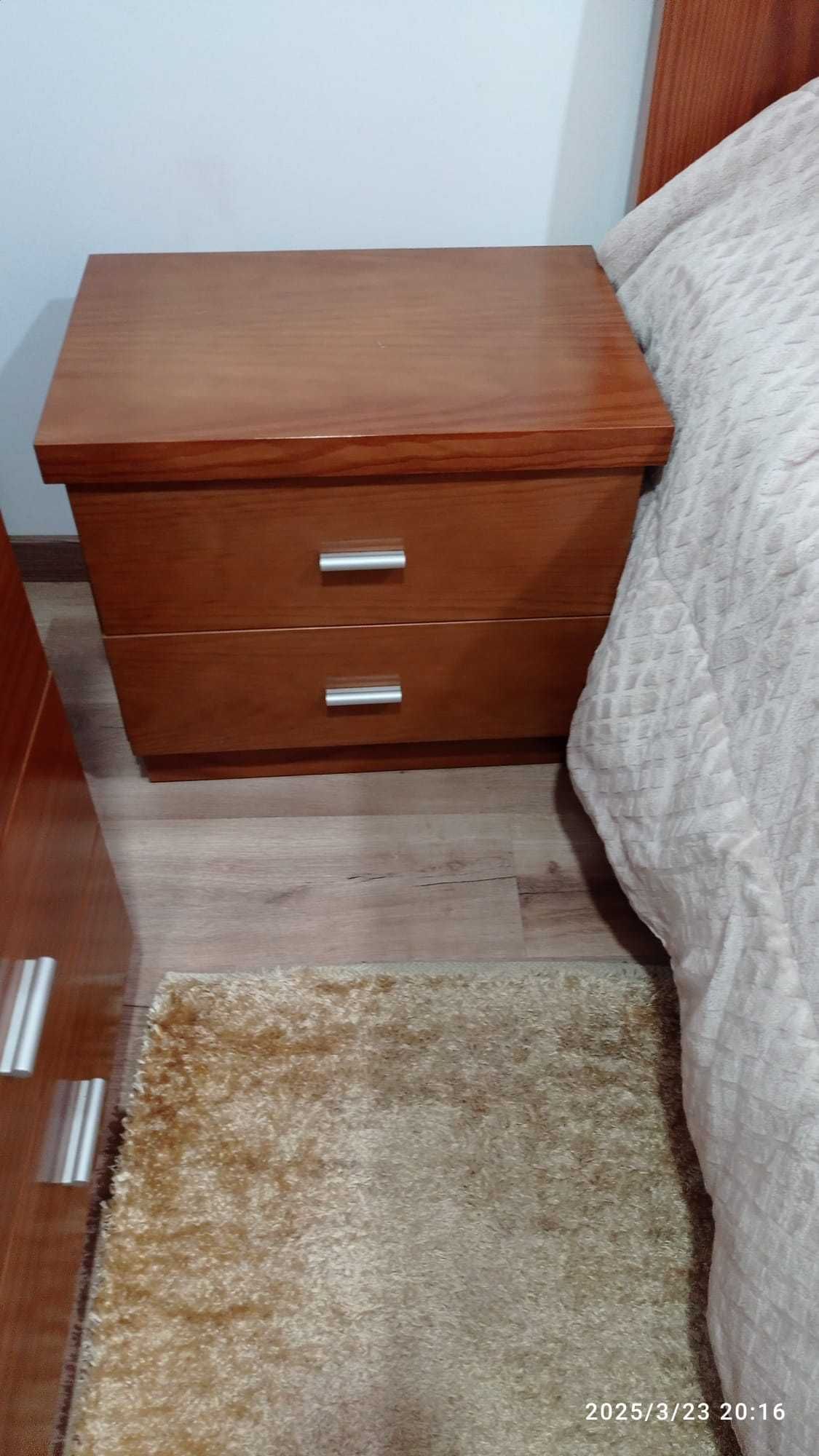 Quarto de casal completo em cerejeira