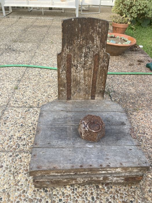 Balança antiga com um peso