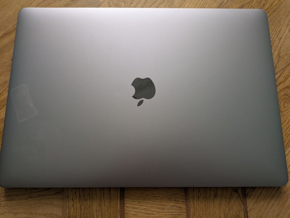 MacBook Pro 2018, 15", i9, 16/512 ГБ, гарний стан.