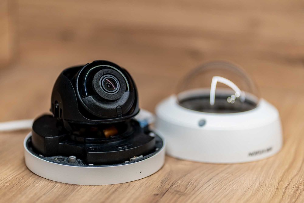 Kamera kopułkowa z mikrofonem IP Hikvision DS-2CD2123G0-IU 2Mpx