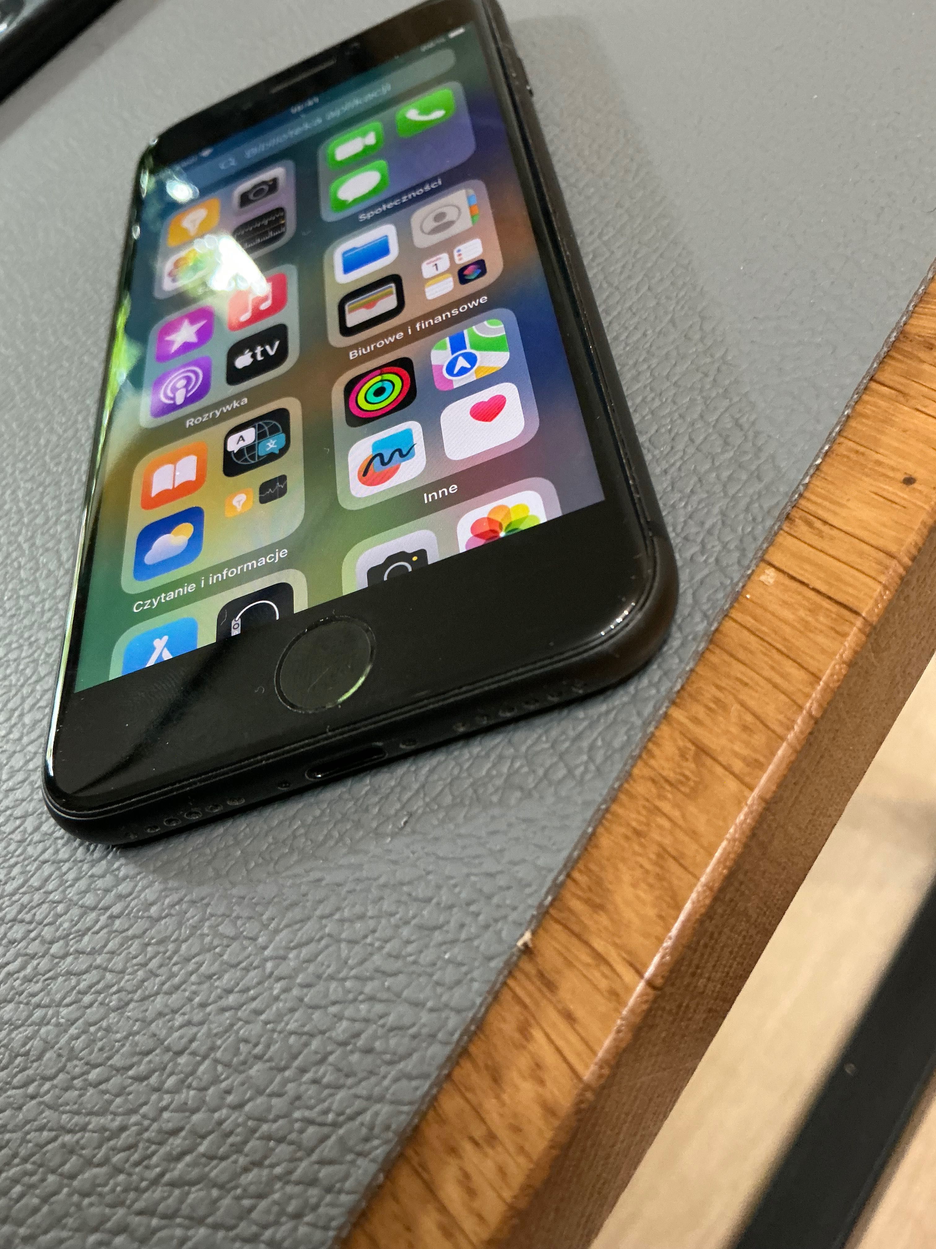 iPhone 8, stan idealny + etui, jak nowy