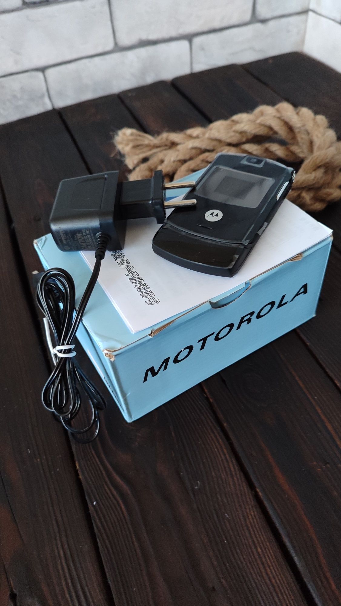 Мобільний телефон Motorola v3