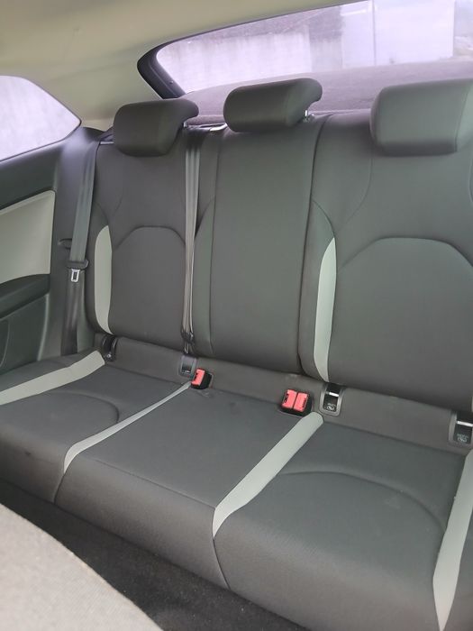 Seat Leon 1.6 TDI ( com apenas 151 mil km )