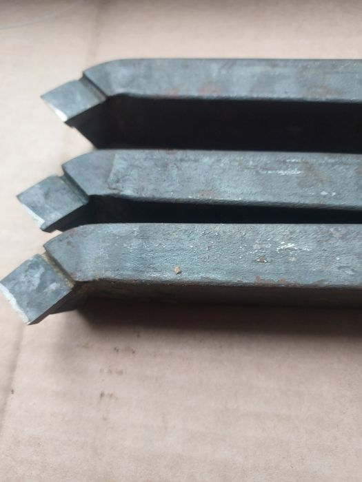 Різець токарний механічний