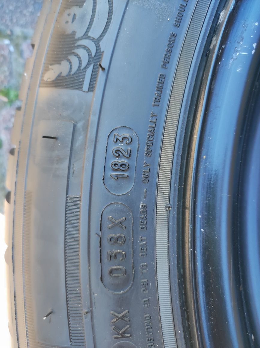 Koła z oponami 215.60.17c Opel Vivaro Et46  5x108 otwór 65mm