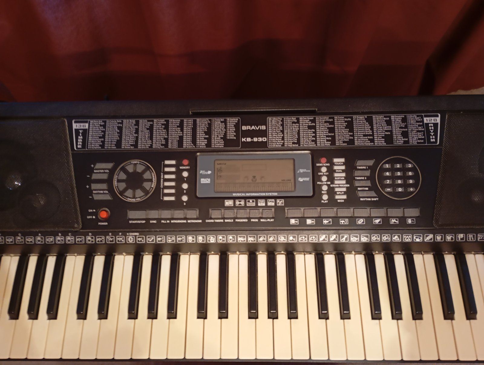 Синтезатор електричний -BRAVIS KB-830