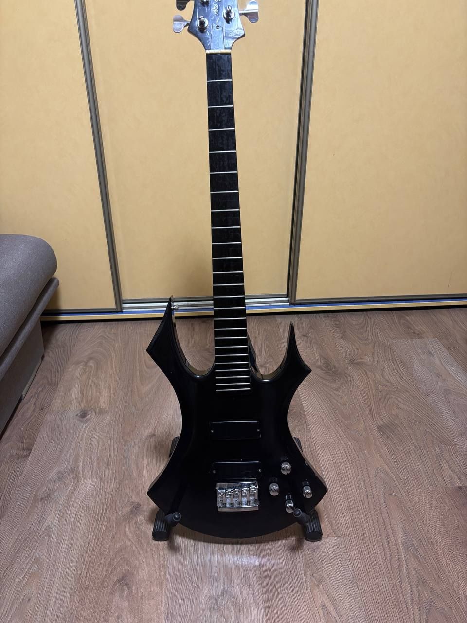Бас гітара Warlock custom 5 струн