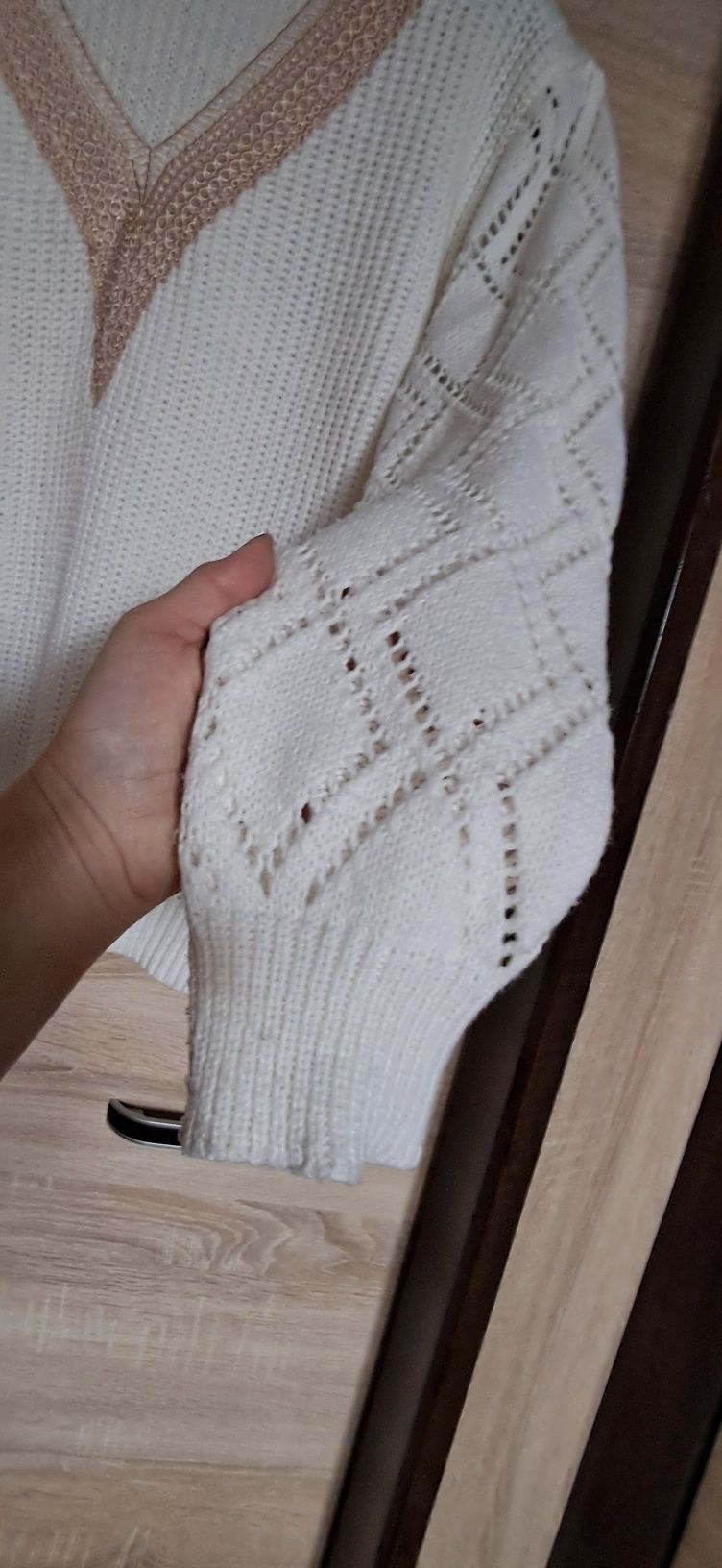 Kremowy sweterek oversize