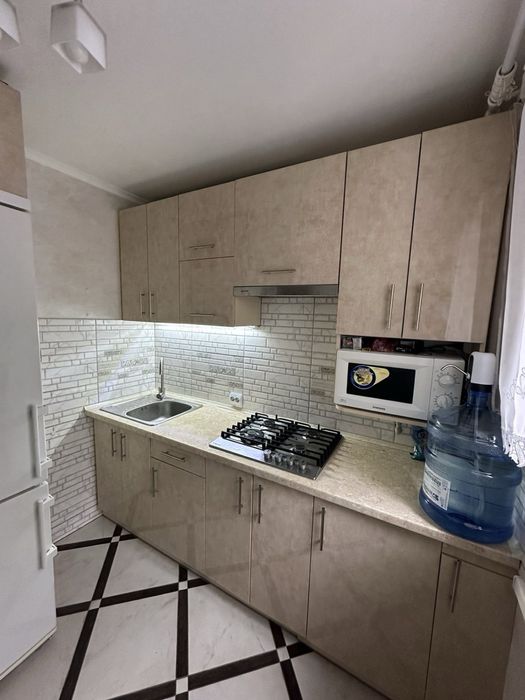 Сдам 2х ком квартиру в центре!