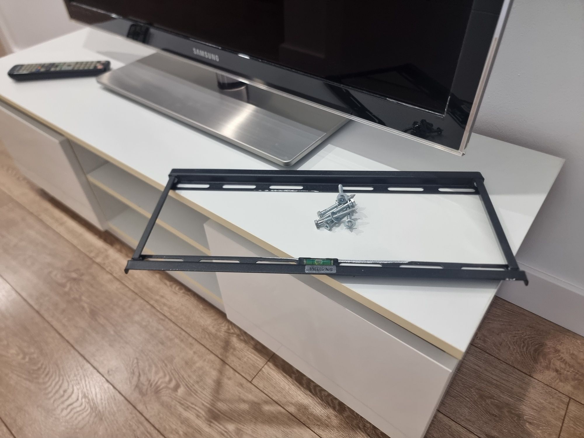 Telewizor LED Samsung UE40C6000RW szafka wieszak ścienny