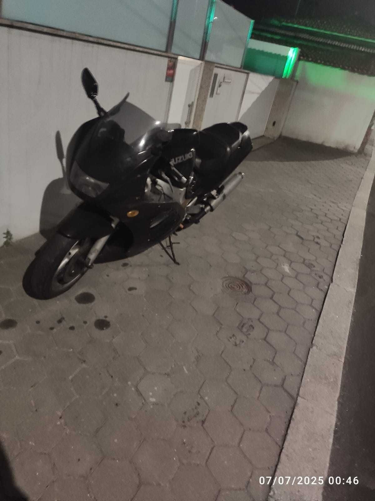 Suzuki RF 900R troco ou vendo.