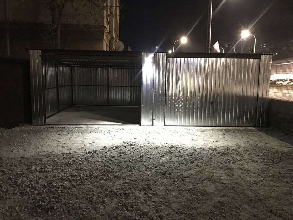 Garaż blaszany z uchylną bramą 3,5x5m