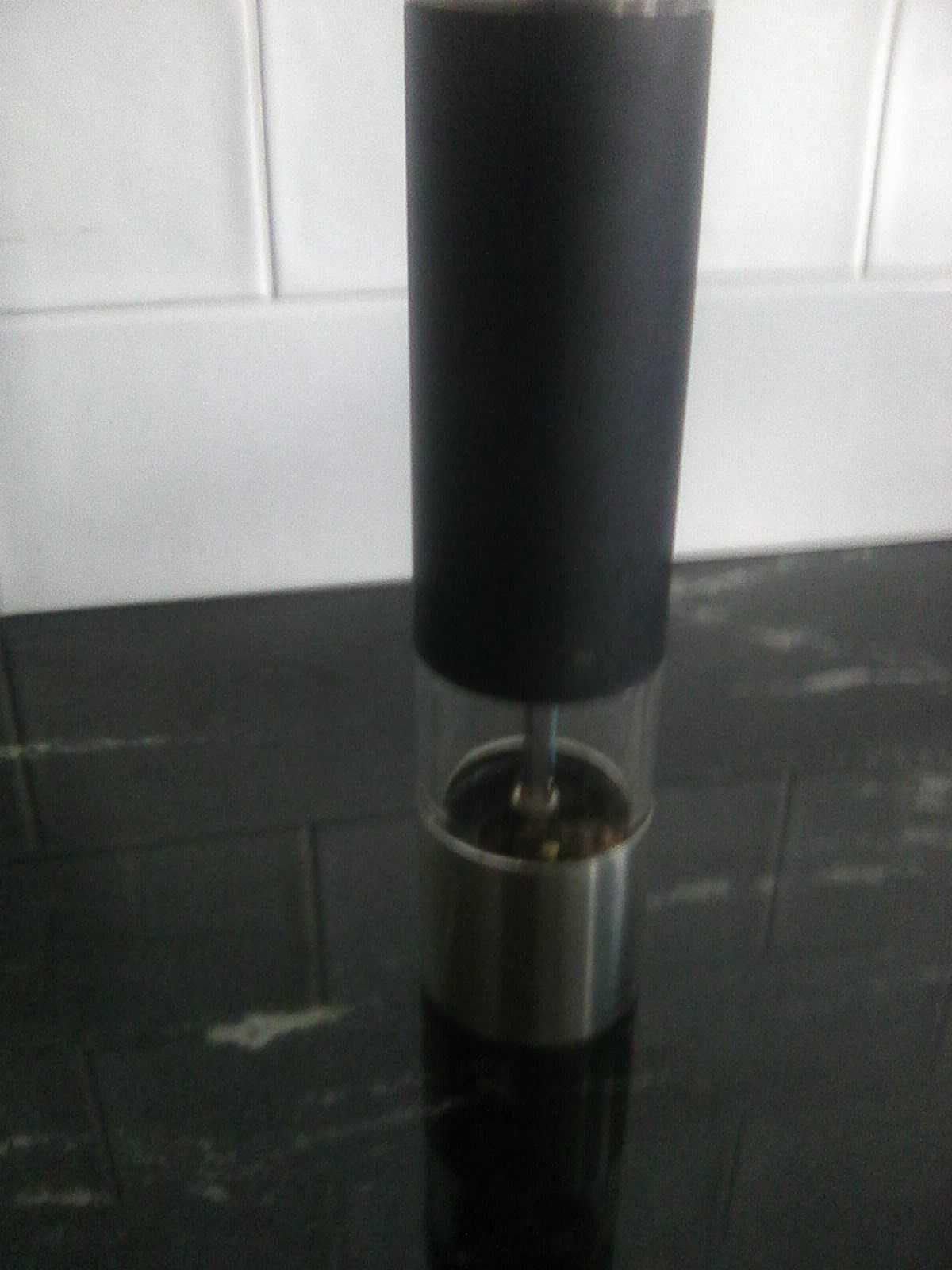 Młynek do pieprzu elektryczny tchibo