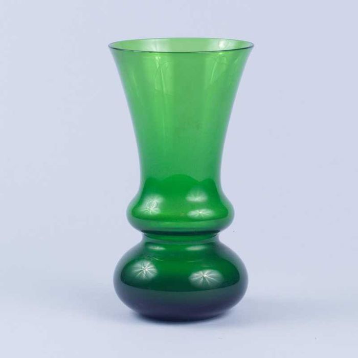 Zielony szklany wazonik