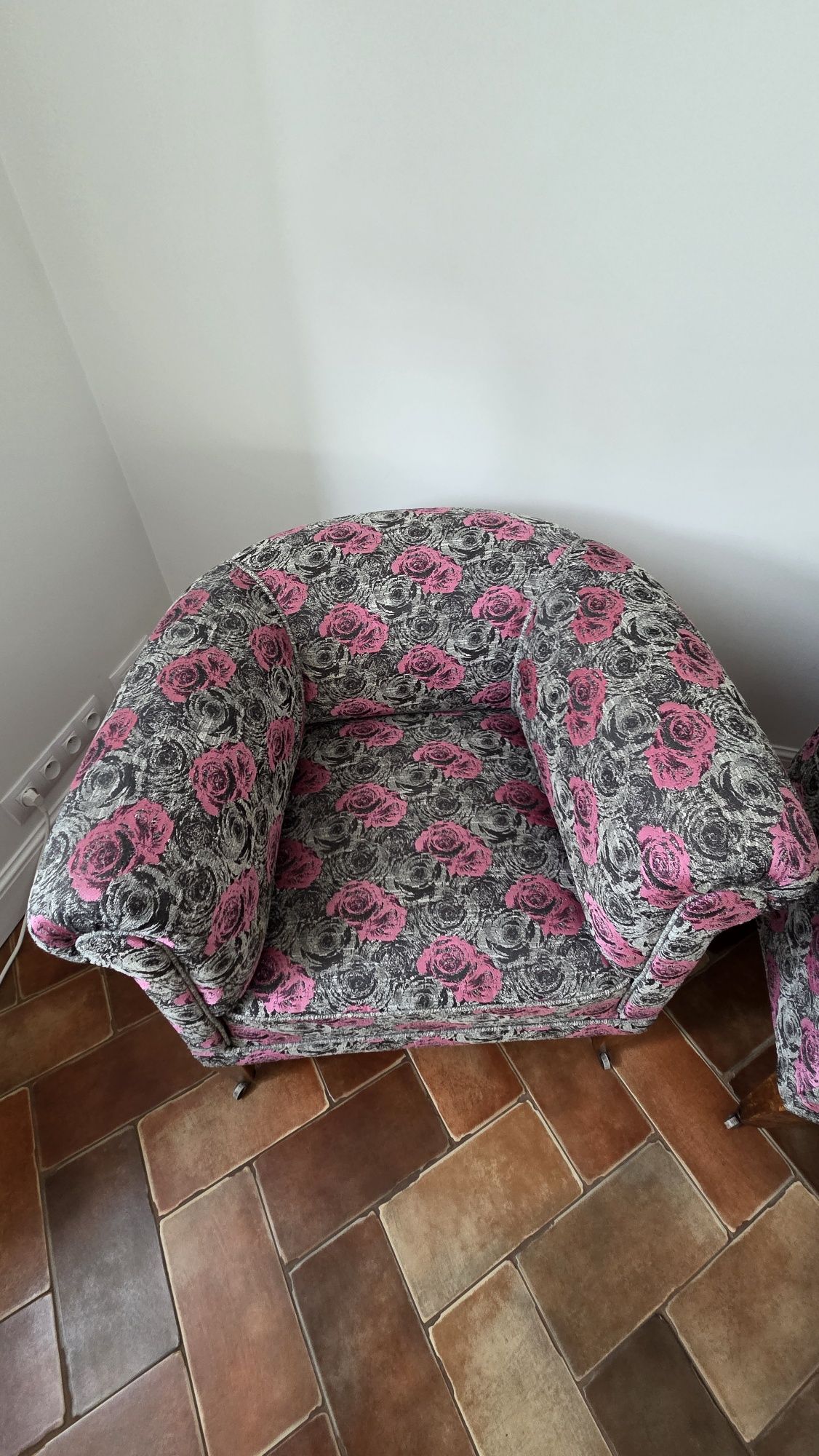 Komplet 2 foteli w stylu angielskim – eleganckie, stan bardzo dobry