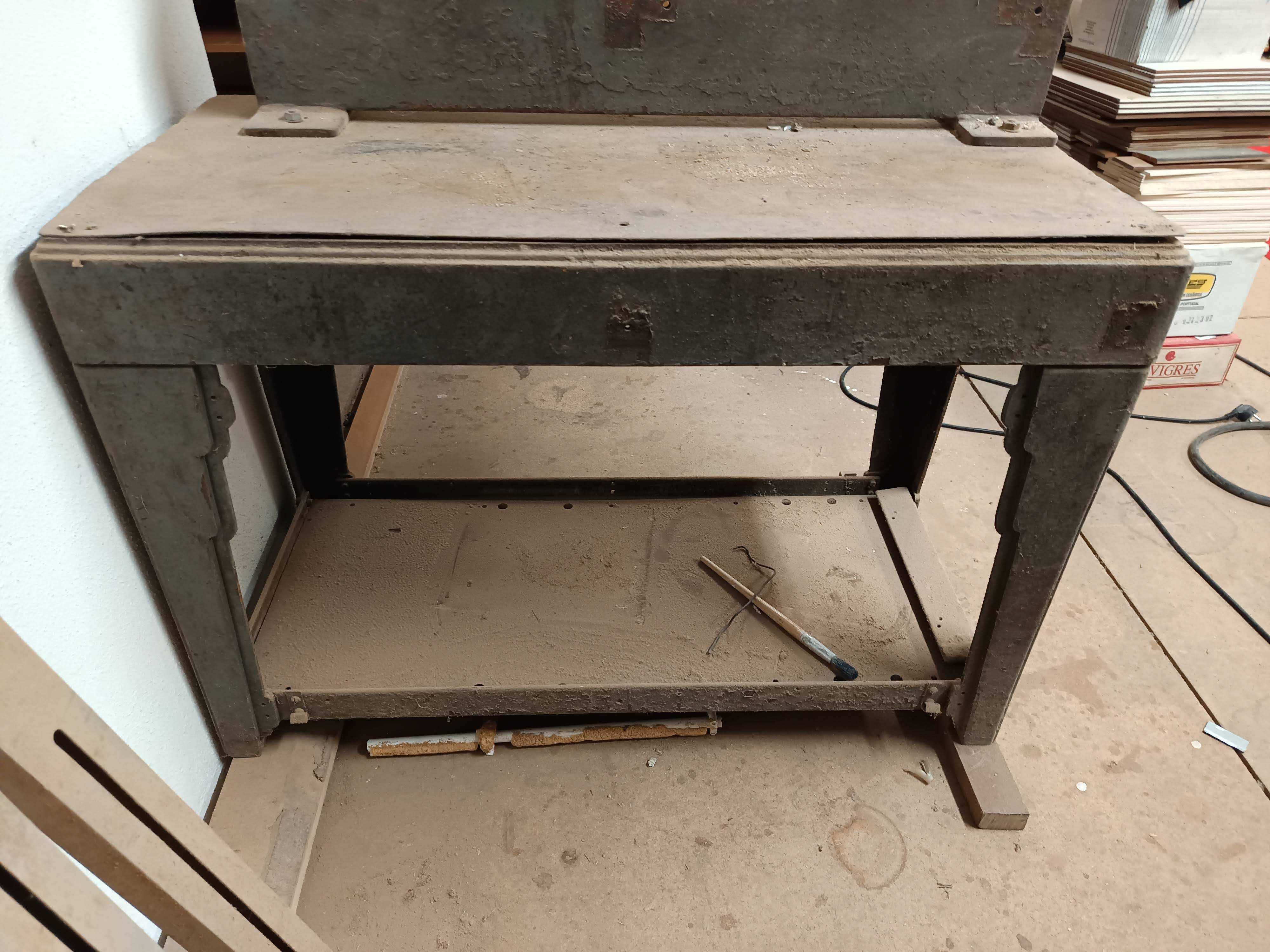 Tesoura para corte de chapa de ferro