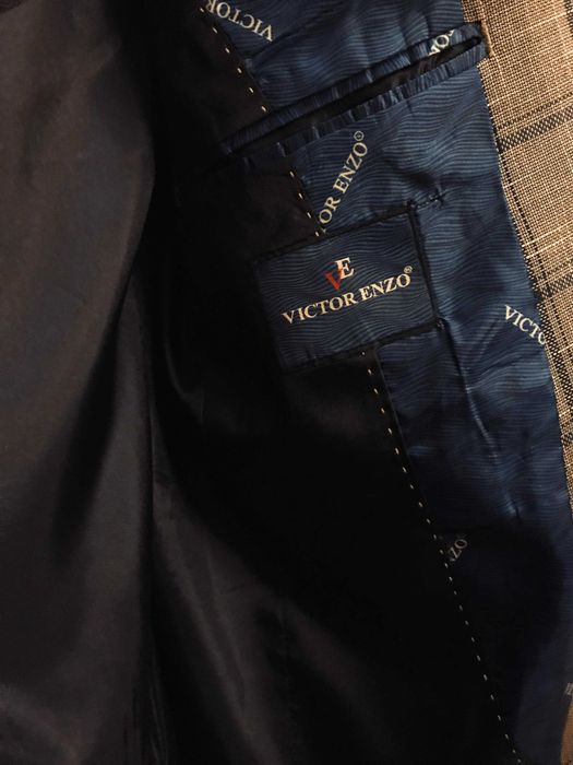 Стильний чоловічий піджак від VICTOR ENZO