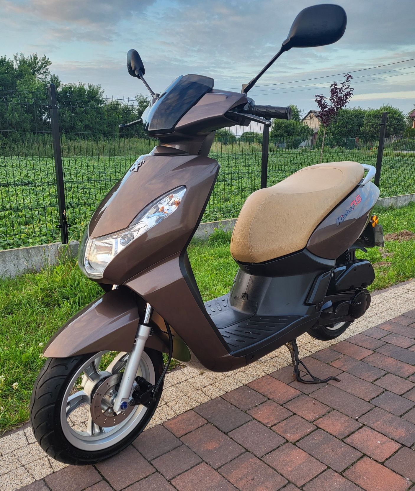 Skuter Peugeot kisbee Kymco. 2T.
