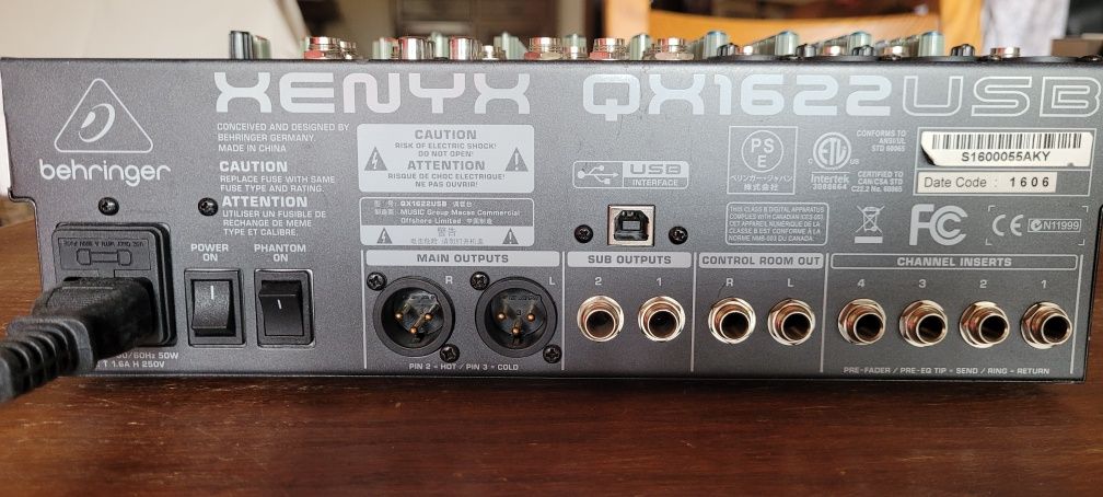 Mesa Mistura Behringer QX1622USB