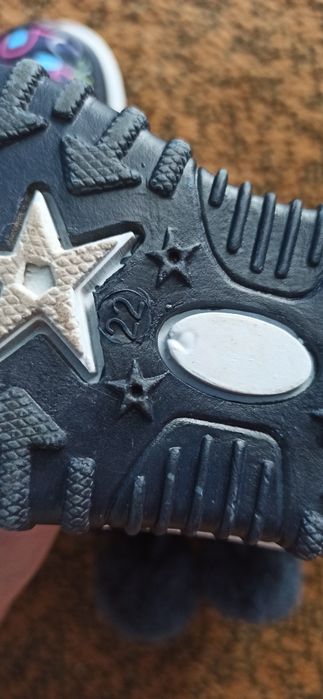 Продам зимовий чобітки (дутіки) на дівчинку