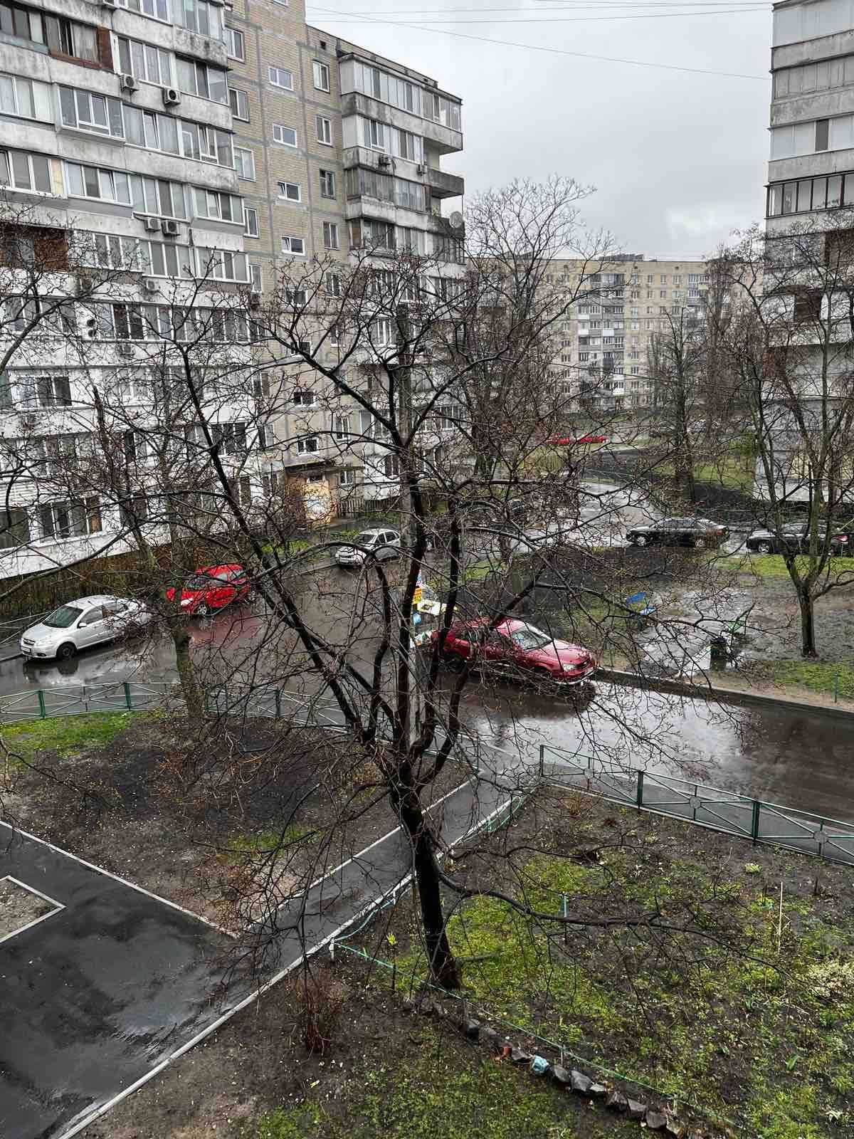 Оболонський р-н, метро Оболонь, вул. Героїв полку Азов 28А