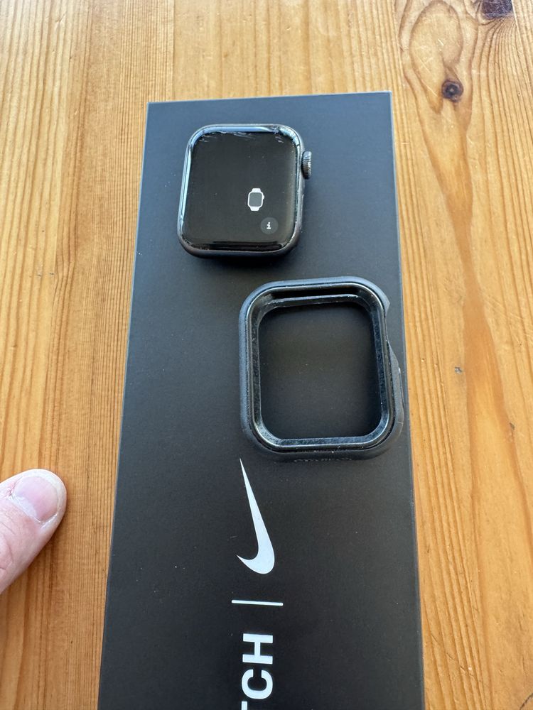 Apple watch SE 2020 40 mm Nike Edition - com fatura da iStore