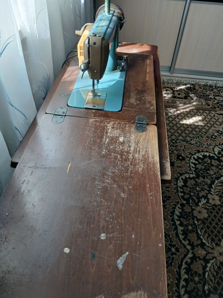 Продам китайську швейну машинку