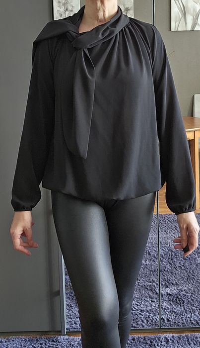 Czarna bluzeczka z kokardką L