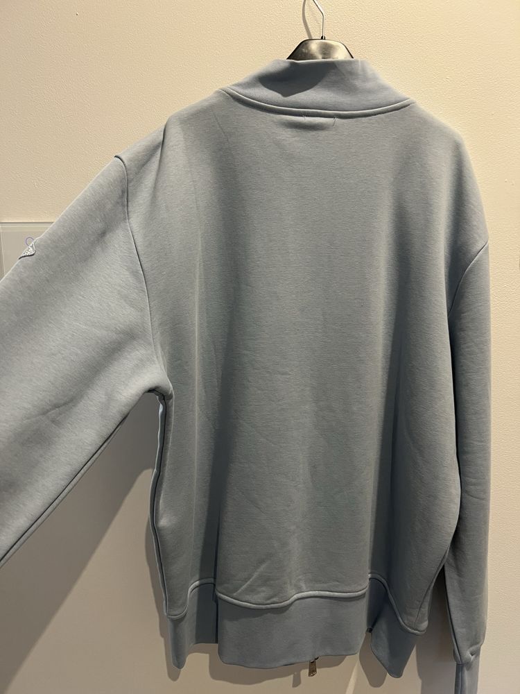 Dres błękitny z napisem Moncler