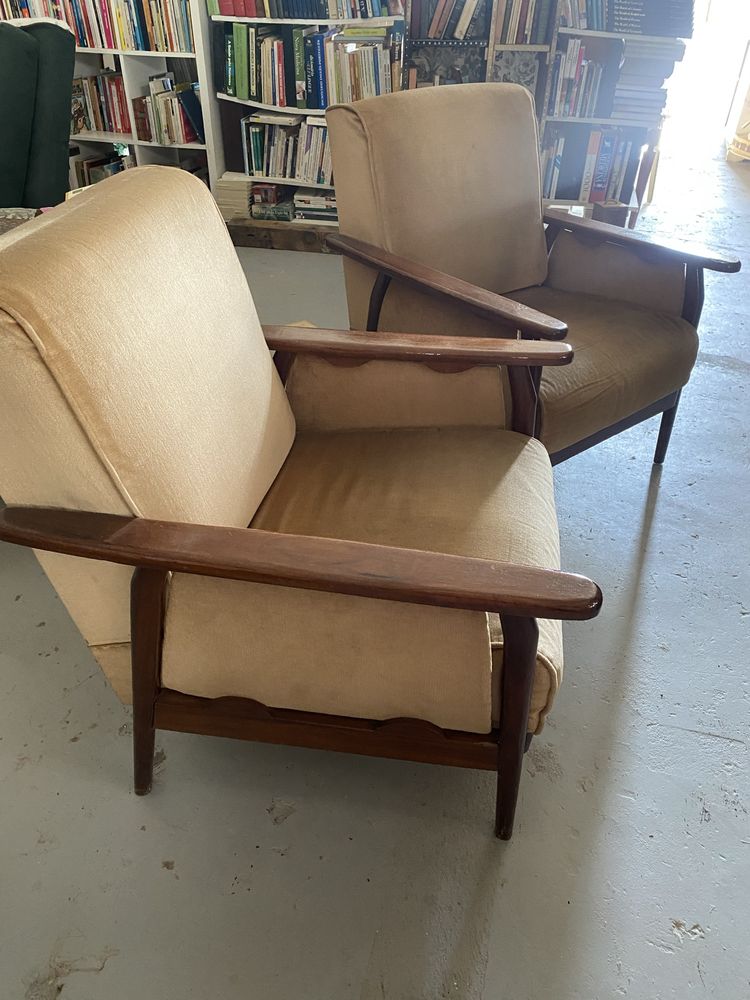 Sofas escandinavos em veludo beje