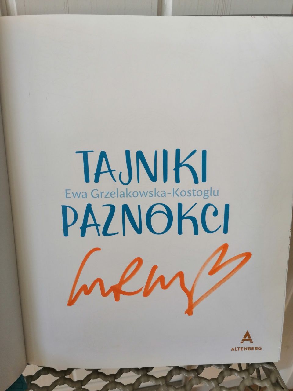 Tajniki Paznokci z autografem Ewy RLM