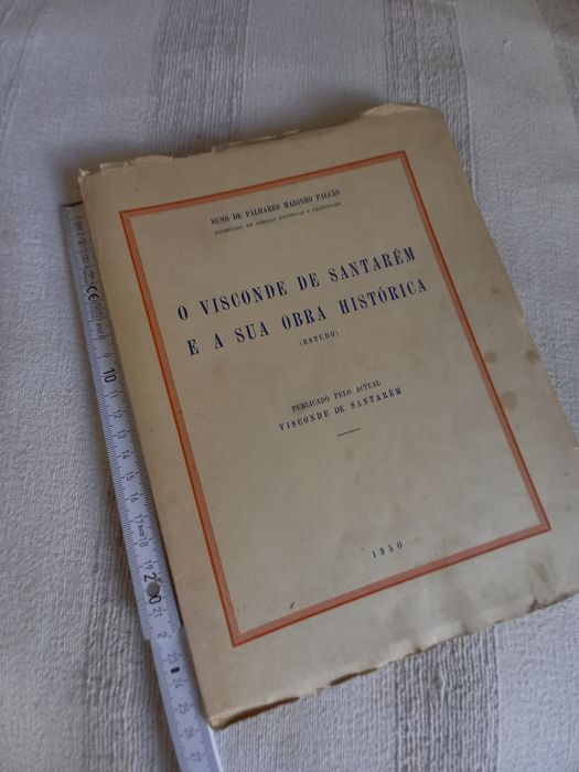 Livro antigo sobre o Visconde de Santarém
