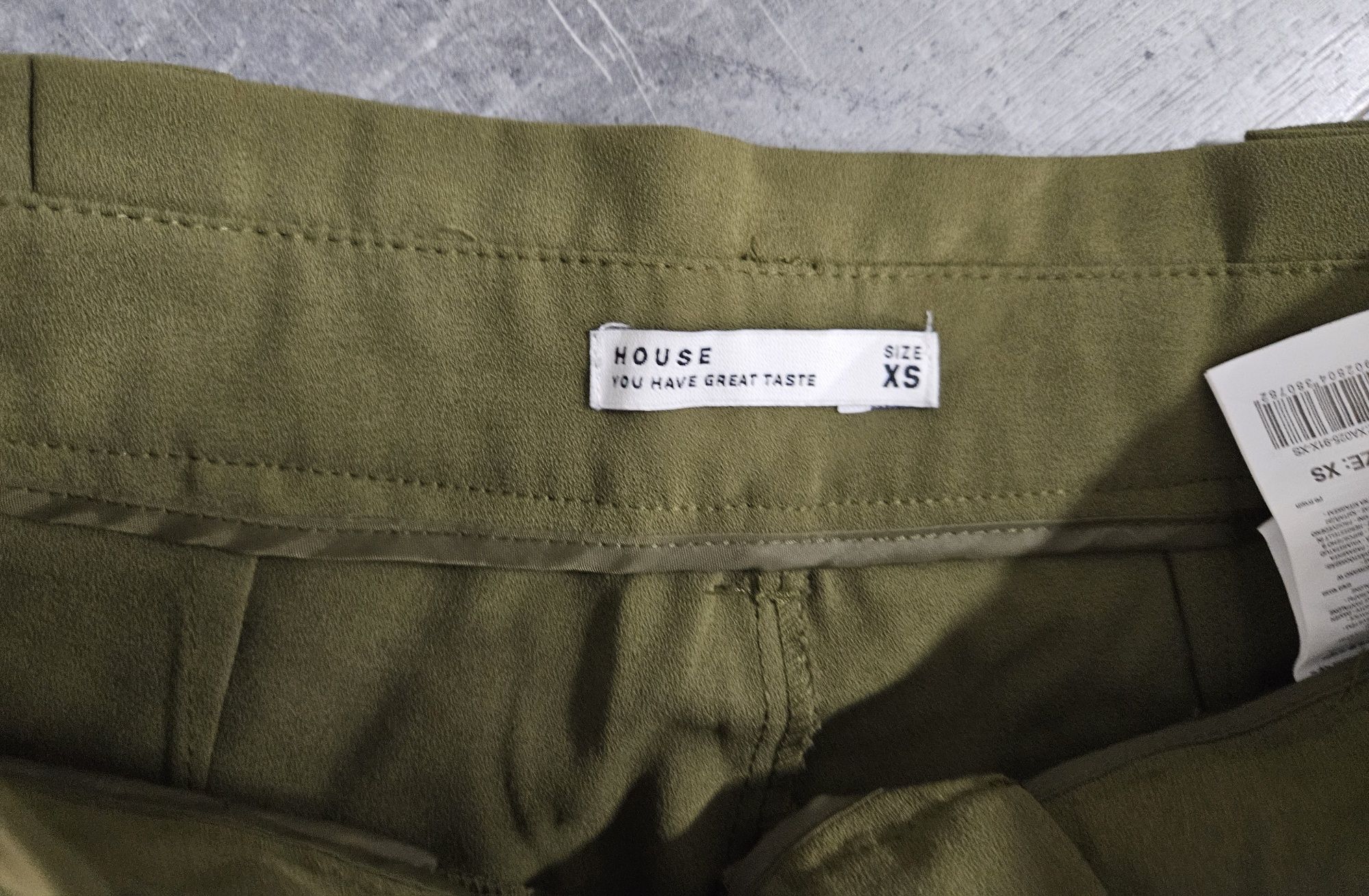 Zielone Khaki spodnie cygaretki House XS
