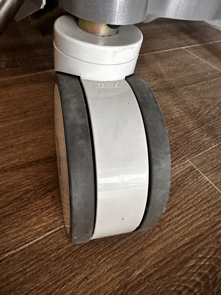 Stol operacyjny elektryczny AneticAid QA4 Surgery Trolley