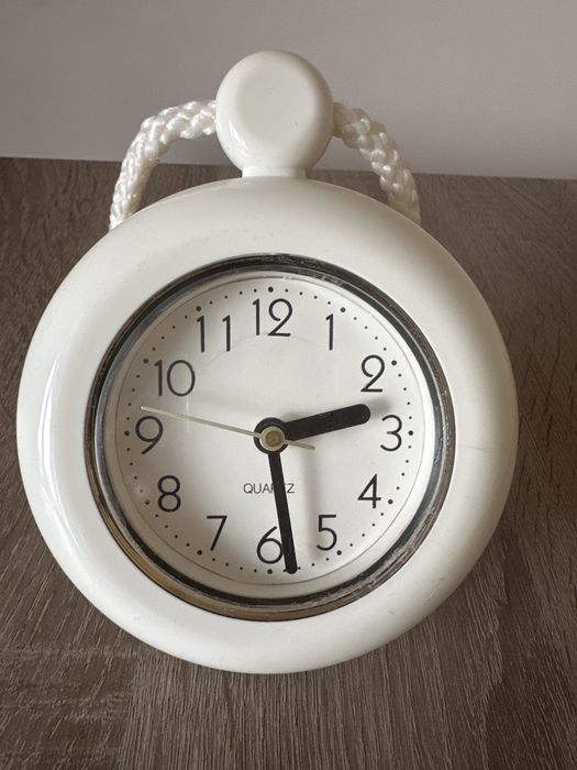 Часы настенные кварцевые водонепроницаемые